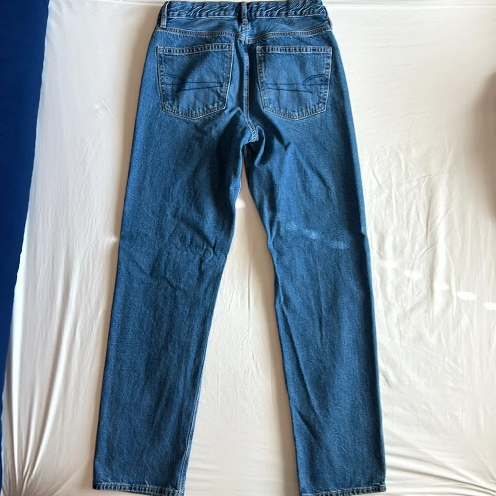 AE Mid-Rise Straight Jeans, 6 Long, never worn - Picture 3 of 3